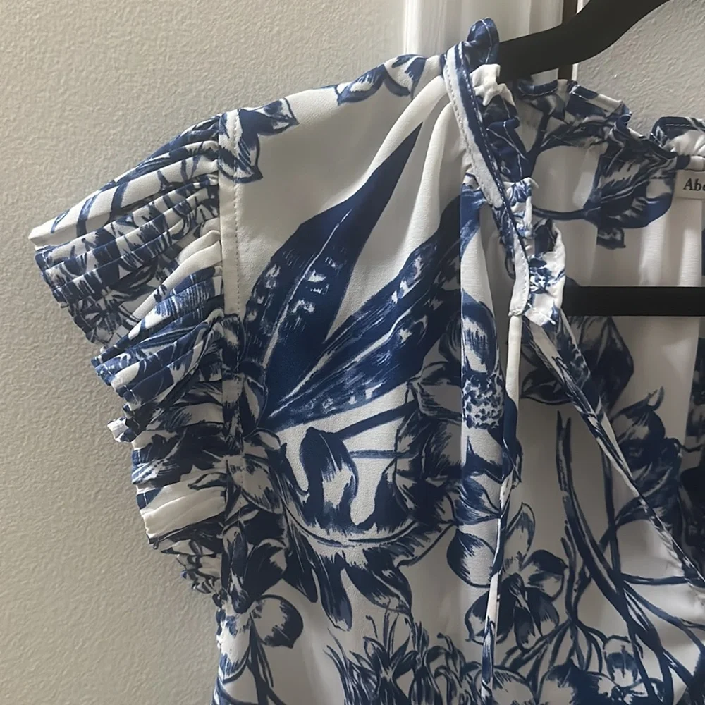 Abercrombie Ruffle Angel Sleeve Blouse Top - Size XS - Picture 4 of 5